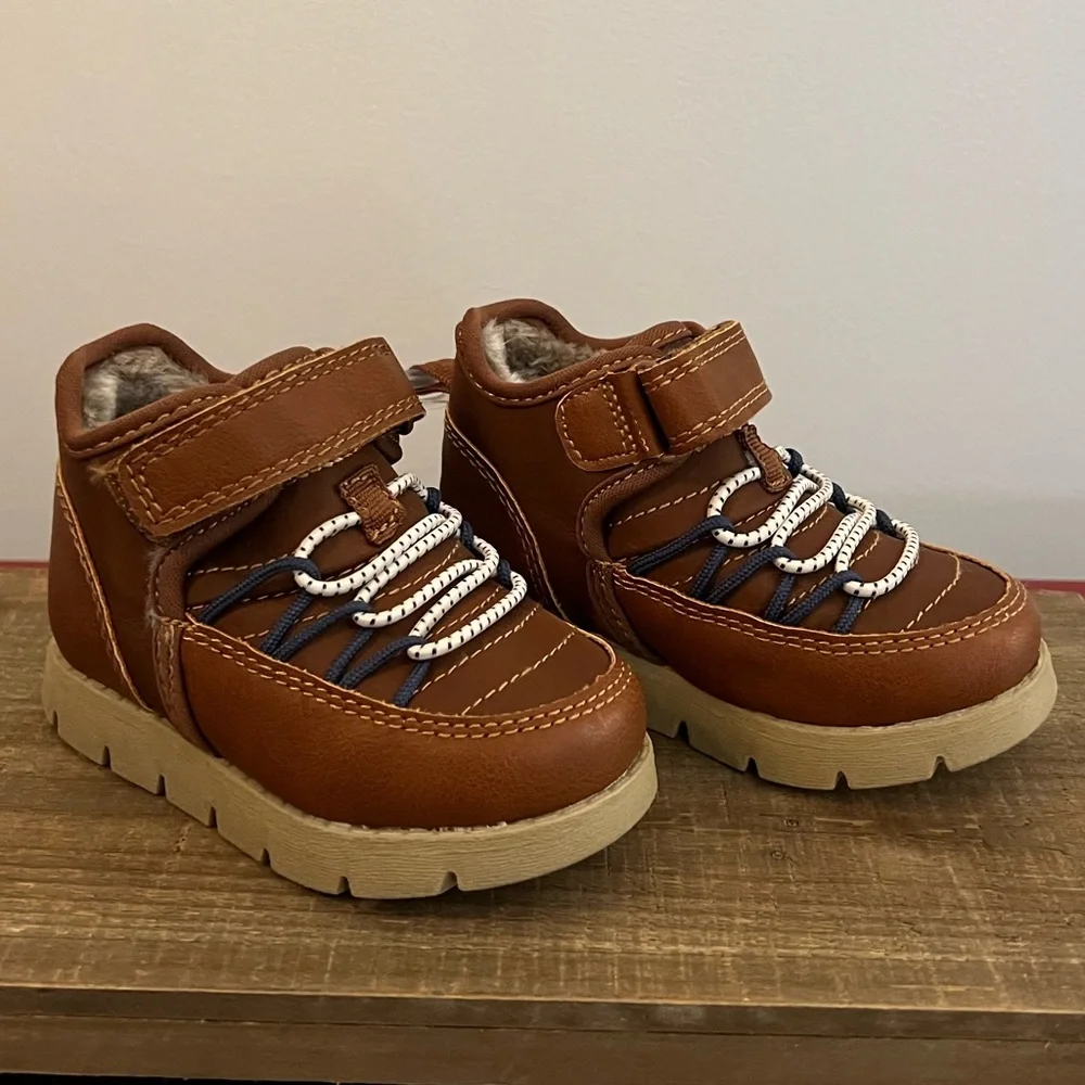 NWT OshKosh B’gosh Allister Toddler Boys Ankle Boots Size 5 - Picture 1 of 8